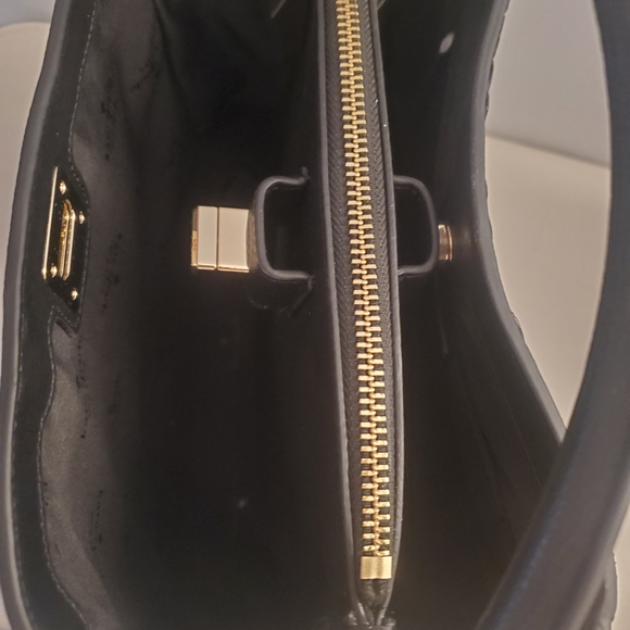 Kate Spade New York
Spade Flower Embroidered Top Handle Satchel - Picture 6 of 9